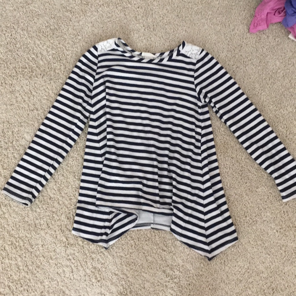 Long sleeve shit with lace